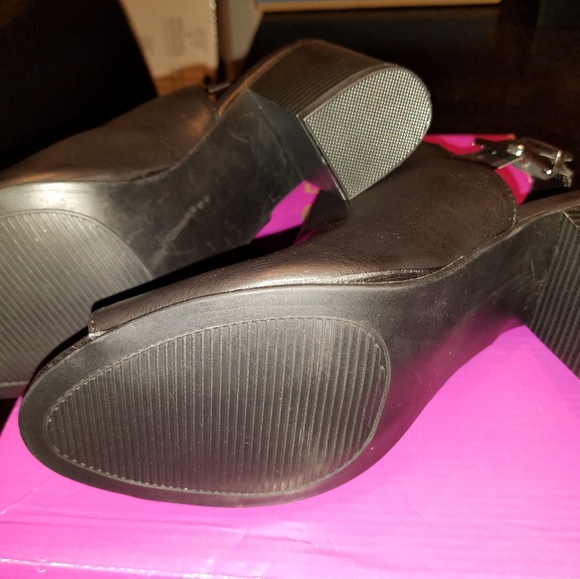 Rampage
Womens Block Heels
Buckle Peep Toe Slingba - Picture 7 of 8